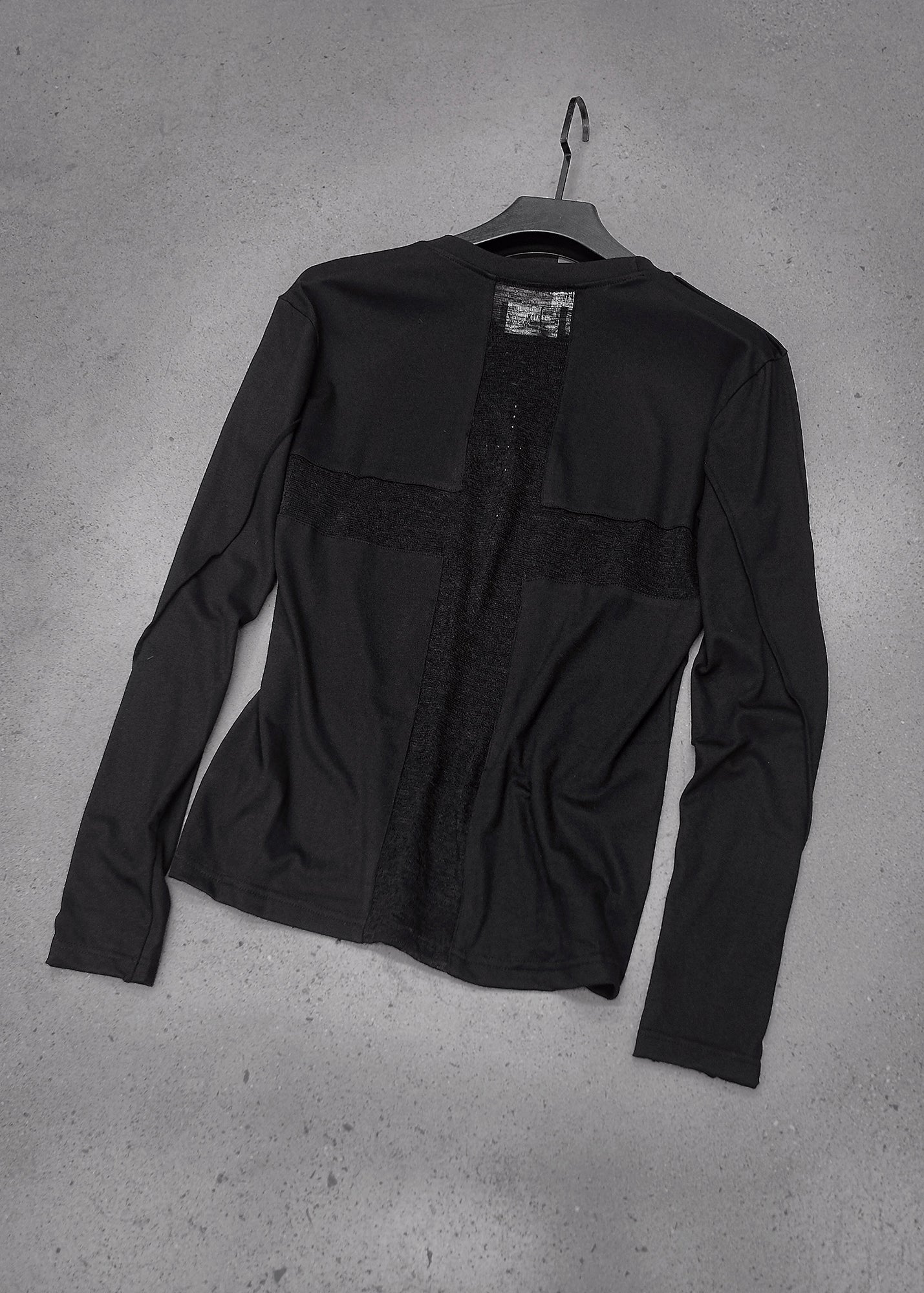 RIVETED CROSS SLIM LONGSLEEVE - AD068