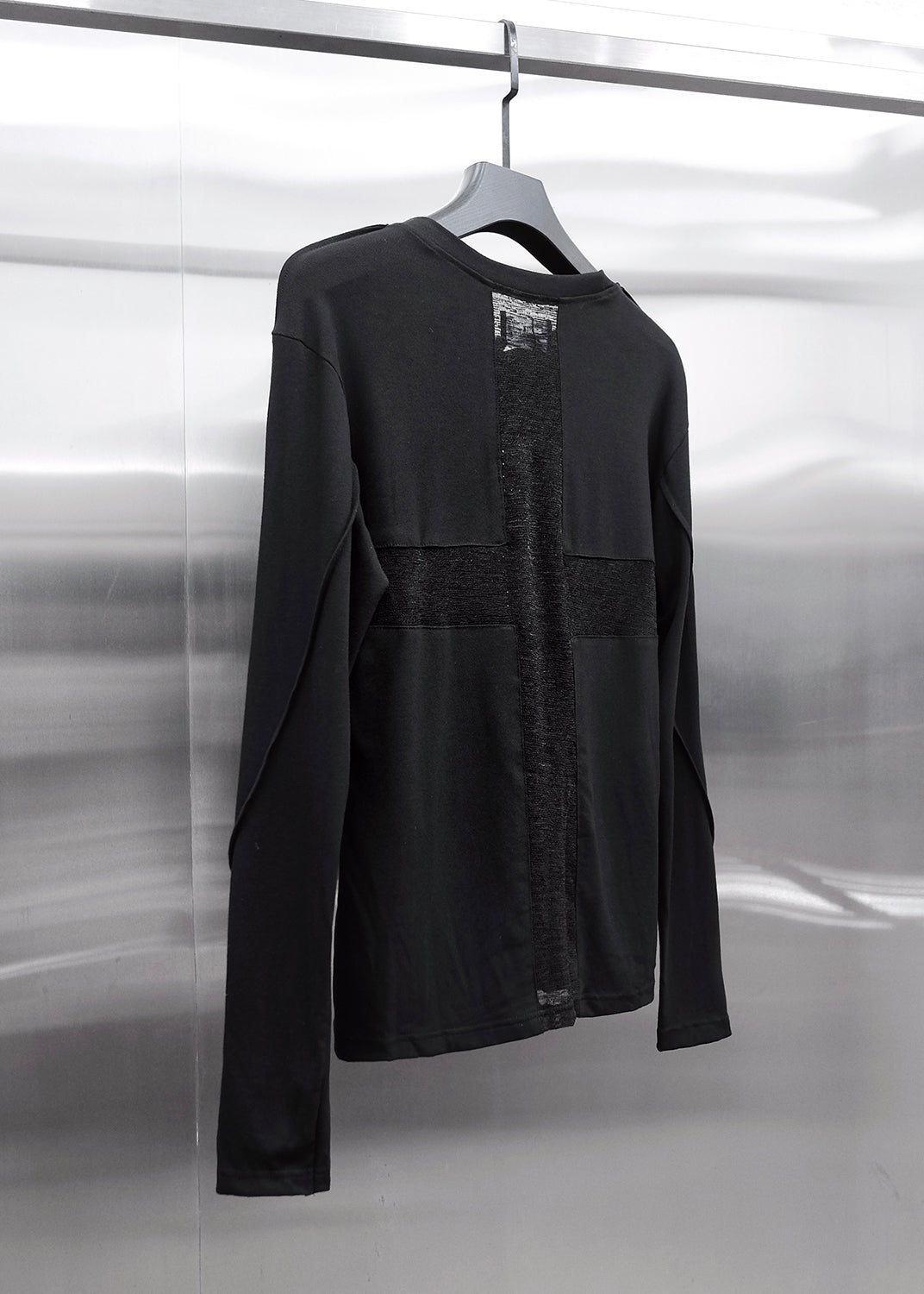 RIVETED CROSS SLIM LONGSLEEVE - AD068