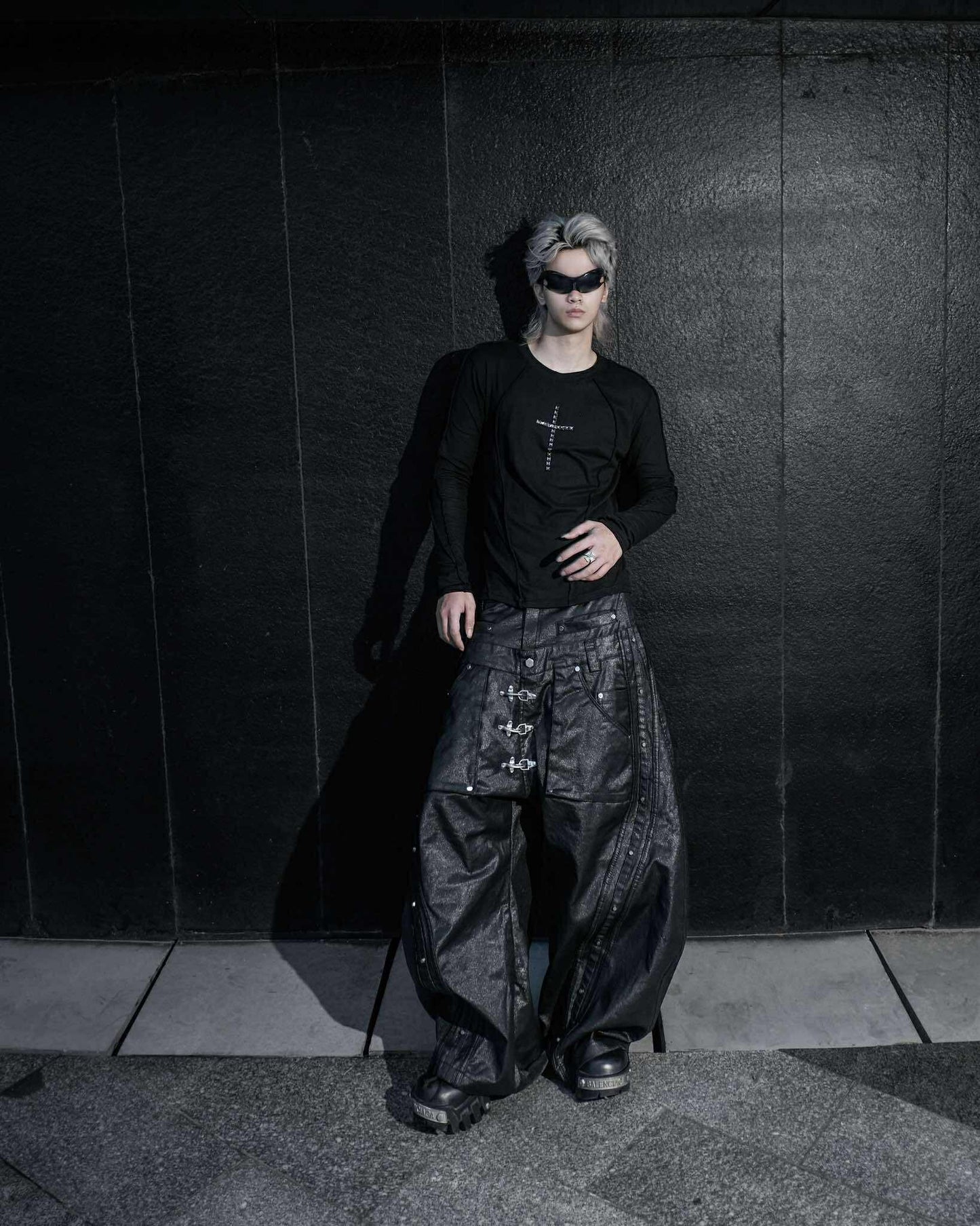 RIVETED CROSS SLIM LONGSLEEVE - AD068